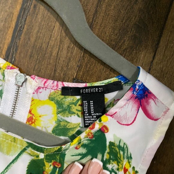 BUNDLE!! 5 shirts - Picture 6 of 7